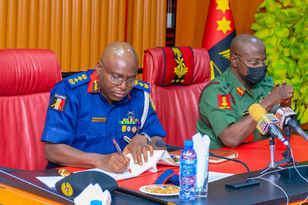 NSCDC STRENGTHENS COLLABORATION WITH THE NIGERIAN ARMY TO COMBAT INSECURITY.