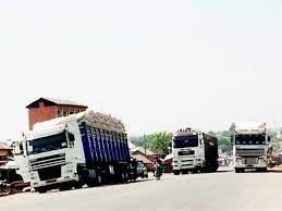 Truck drivers protest over illegal extortion, checkpoint, blocks Taraba, Benue boundary