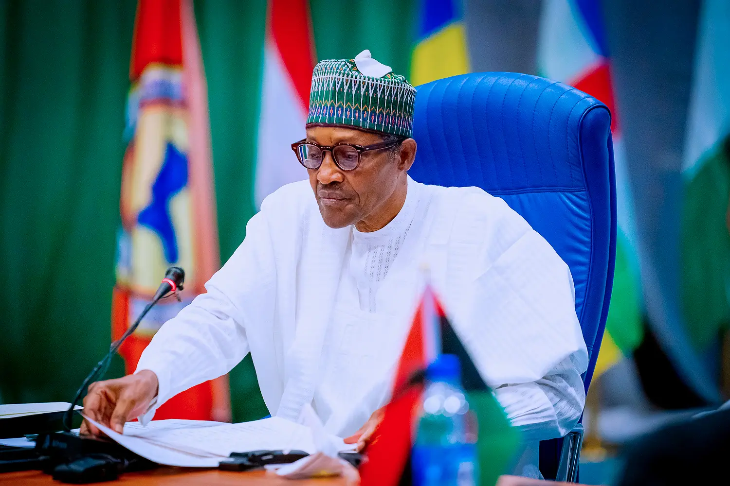 Let’s join hands to defeat insecurity, Buhari tells parties’ leaders