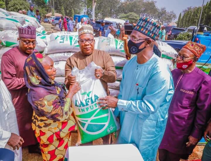 Sule flags off sale of 20,700 bags of fertiliser to farmers