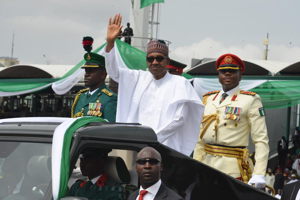 Nigerians cheer President Buhari at Democracy Day celebrations