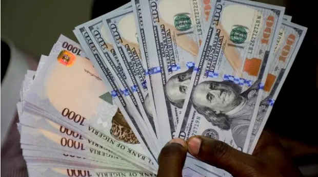 Naira loses against dollar, exchanges at 420.50