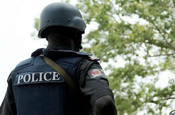 Policeman gets N250,000 reward for returning missing dollars