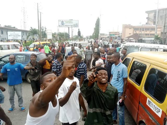 Commercial drivers block Benin major roads in protest against colour code