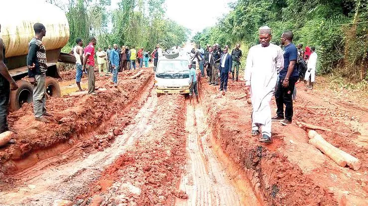 Motor spare parts dealers protest bad road in Benin