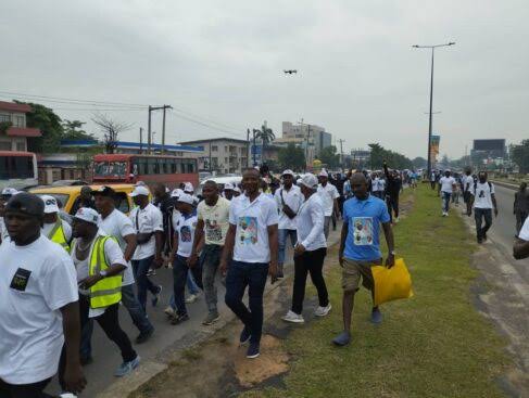 Tinubu’s Supporters Shut Down Major Lagos Roads