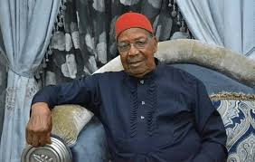 Nigeria’s first aviation minister, Chief Amechi, dies at 93 years.